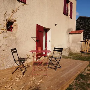 Romantique De La Ferme Du Pral Hébergement de vacances